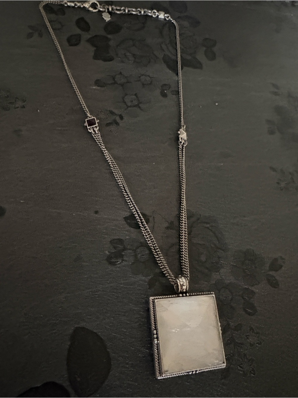LUCKY BRAND SILVER-TONE GARNET LARGE CLEAR QUARTZ PENDANT 20-22" NECKLACE